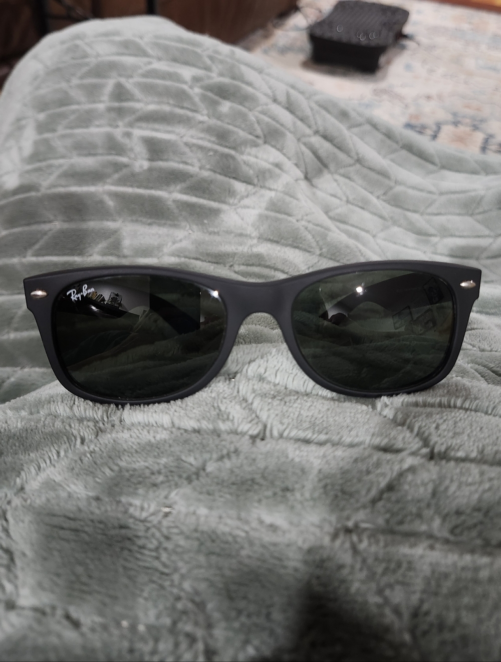 Ray Ban Matte Black Sunglasses With G-15 Green Lenses